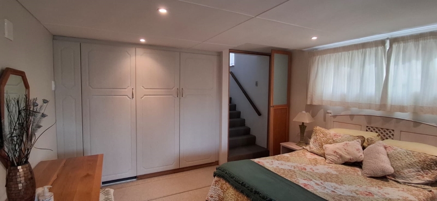 5 Bedroom Property for Sale in Nahoon Beach Eastern Cape